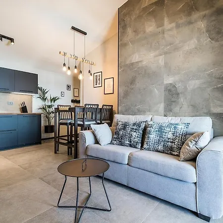 M Penthouse Split