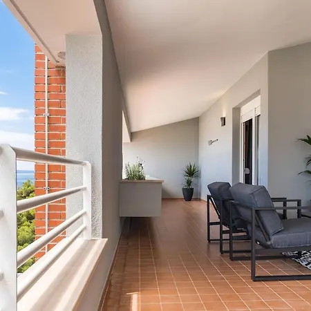 M Penthouse Apartment *